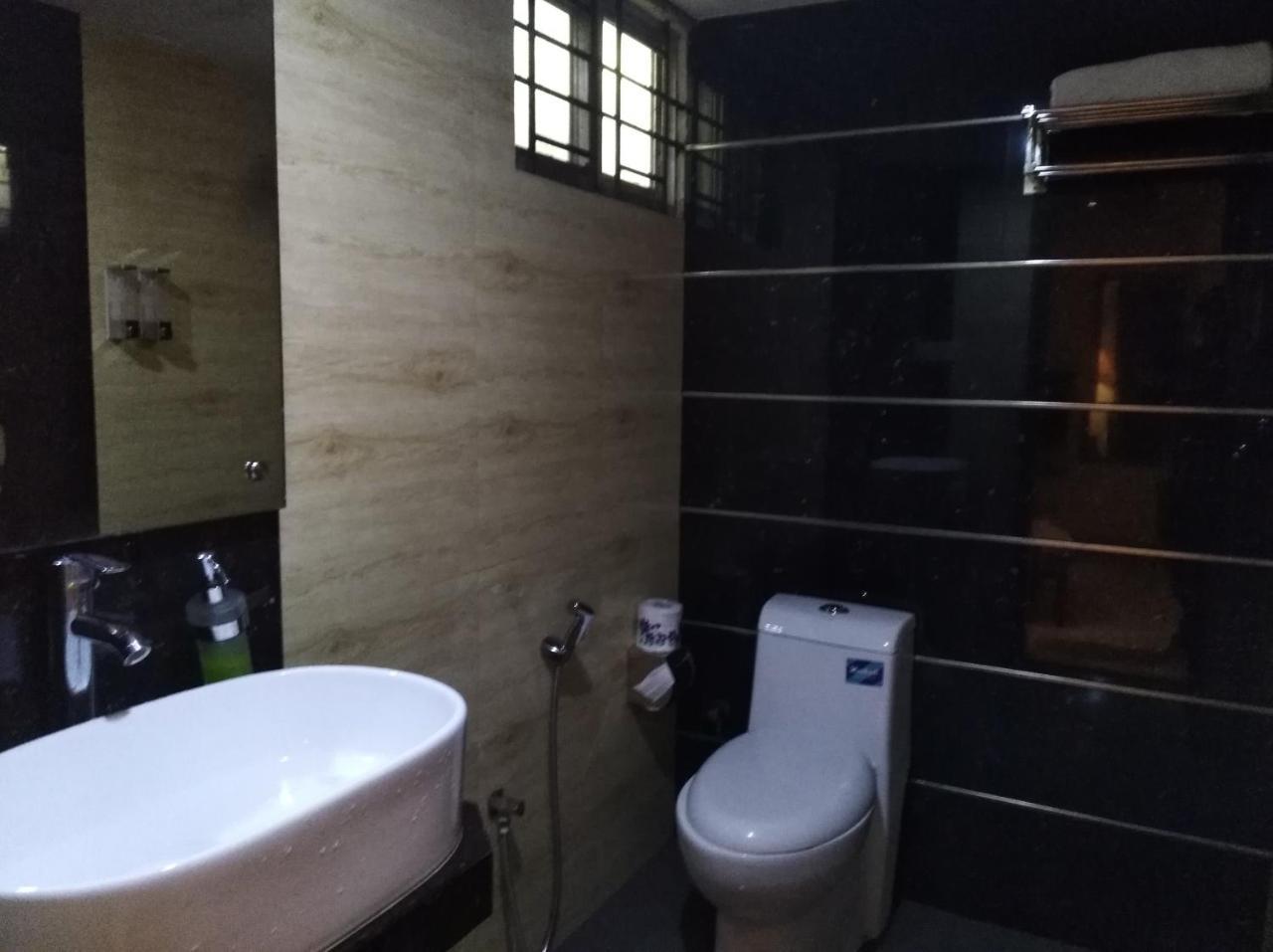 Bottomhill Palace Hotel Силхет Экстерьер фото