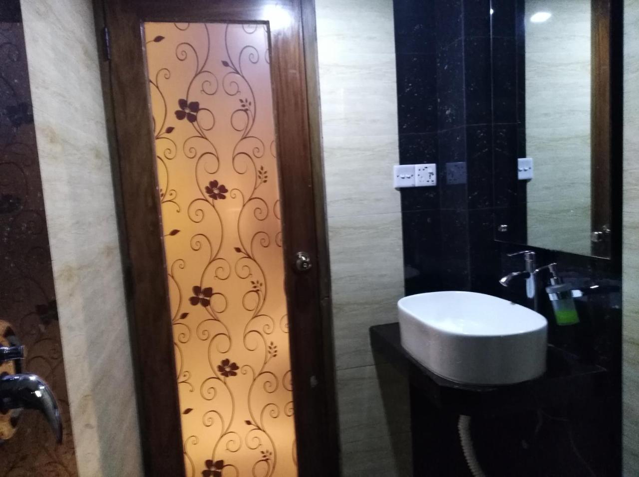 Bottomhill Palace Hotel Силхет Экстерьер фото